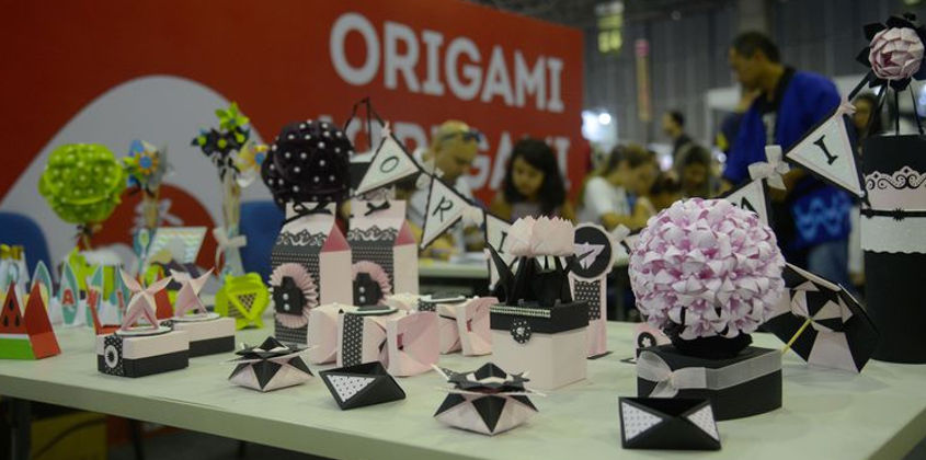 Oficinas de mangá, origami e apresentações de artes marciais entre