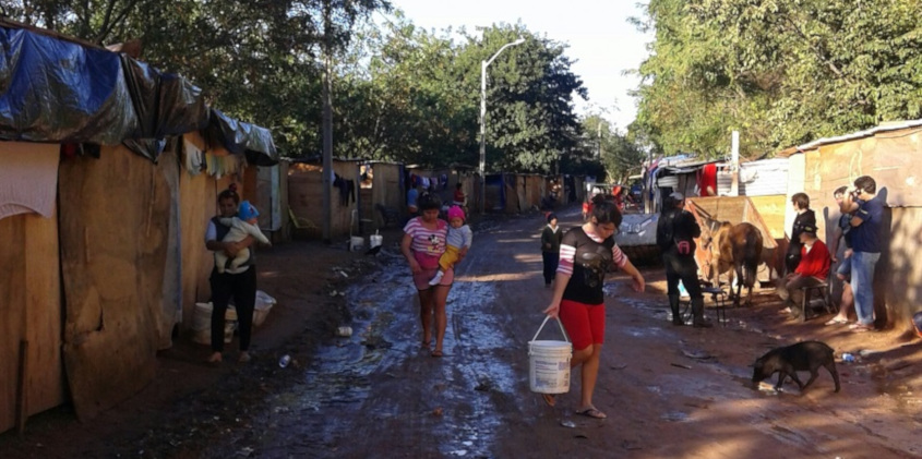 “Paraguay Solidario” acerca ayuda a familias afectadas por la crecida