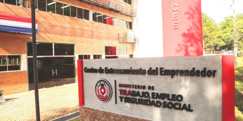 Apuntan a que apoyo a emprendedores se traduzca en beneficios para la economía