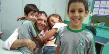 Chico Brasileiro destaca as melhorias na Educação, em visita às escolas municipais